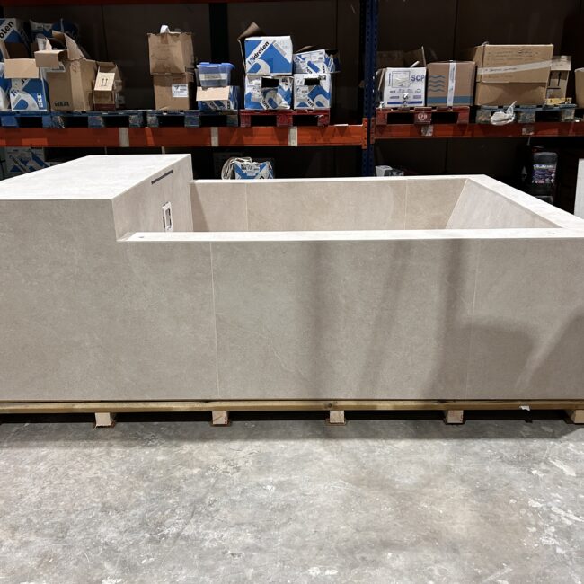 Fabricación de piscina prefabricada modelo Adriático en Sevilla